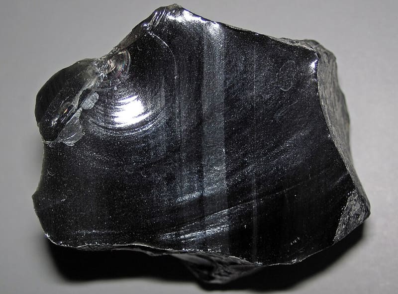 Obsidian (vulkan şüşəsi)